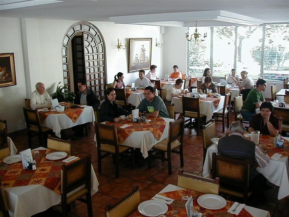 Hotel Isabel غوادالاجارا المطعم الصورة